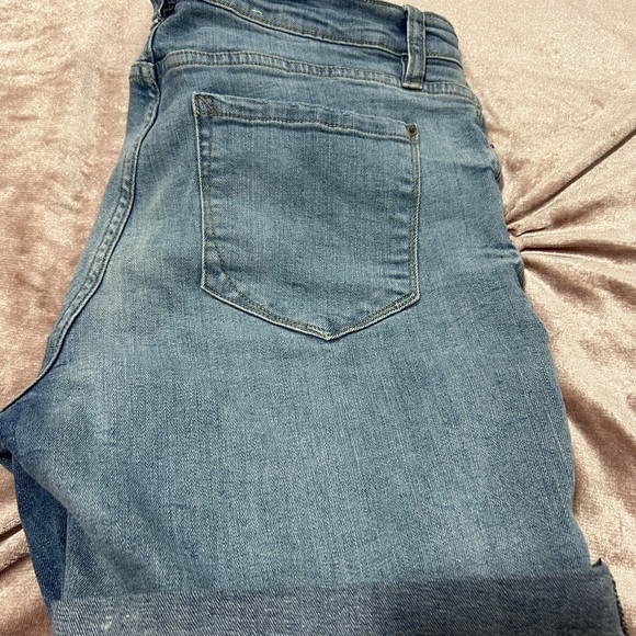 Shorts - Picture 3 of 3